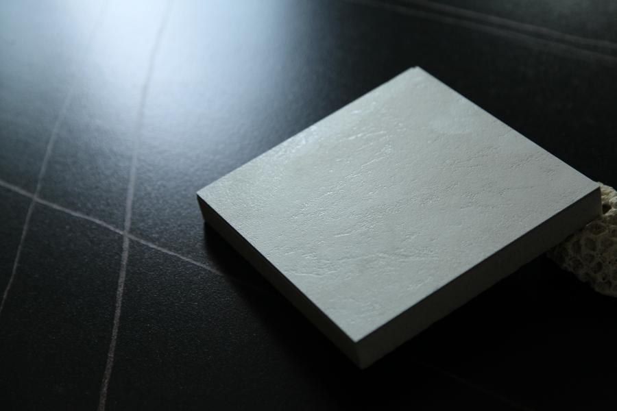 Hvordan realiserer præcisionsgraveret overflade 3D-naturlige teksturer? Beata's Tile Innovation afsløret