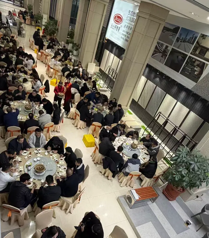 Beata Ceramics' årsafslutningsbanket en succes | Omsætningen overstiger 400 millioner RMB for det nye år, nye produkter debuterer på Xiamen INT'L Stone Fair